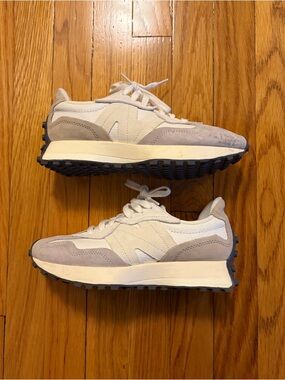 New Balance 327 Sneakers